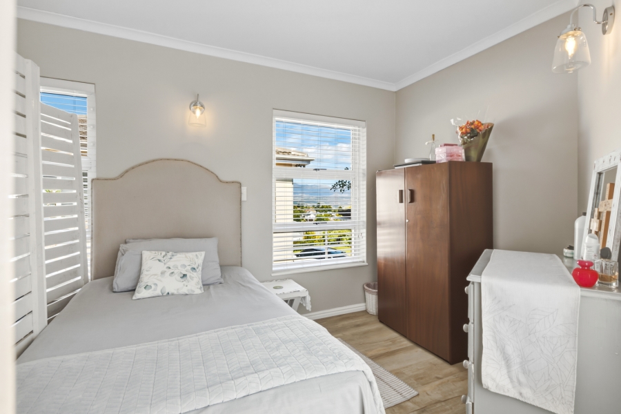 6 Bedroom Property for Sale in La Concorde Western Cape